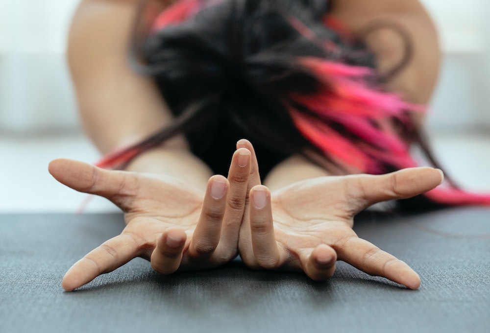 3 példa arra, hogyan védheted a csuklód jógázás közben